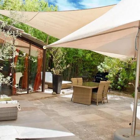 Holiday home Lasuite Domaine Bertuli, Heated Pool, Aircon Oppede